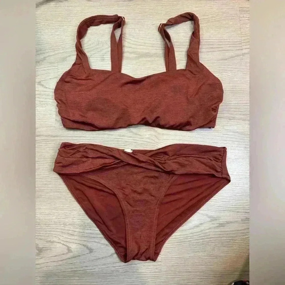 Athleta Women’s Aqualuxe Rust Red Twist Swimsuit Size Bra 36B/C Panties XS - Picture 2 of 9